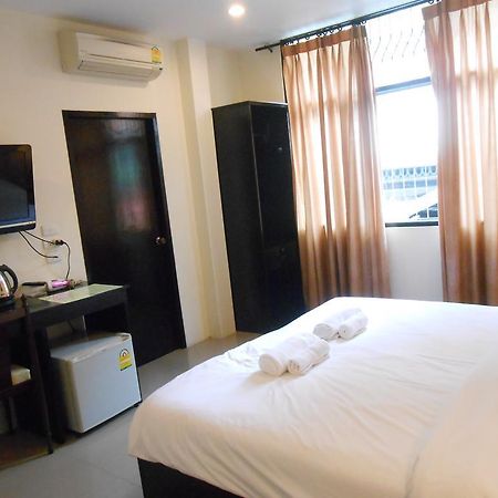 The Bang Khun Phrom Suites Bangkok Kamer foto