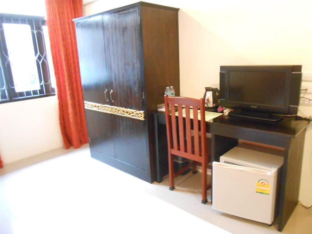 The Bang Khun Phrom Suites Bangkok Kamer foto