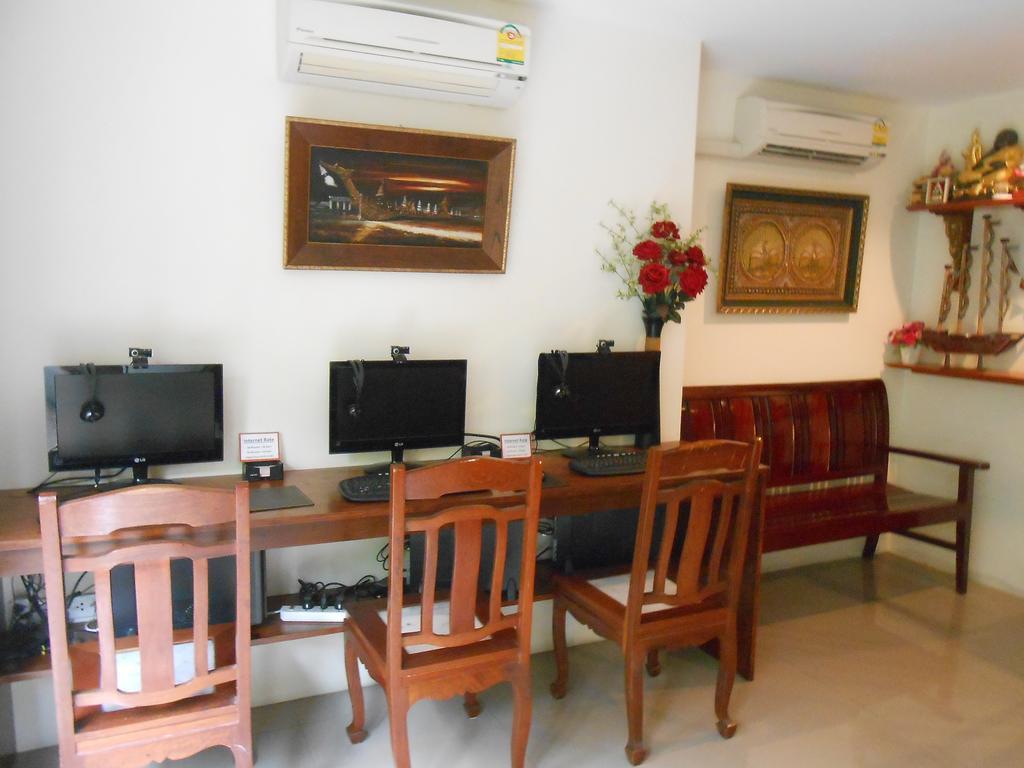 The Bang Khun Phrom Suites Bangkok Buitenkant foto