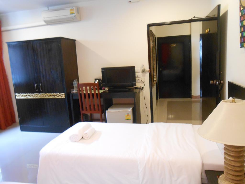 The Bang Khun Phrom Suites Bangkok Kamer foto