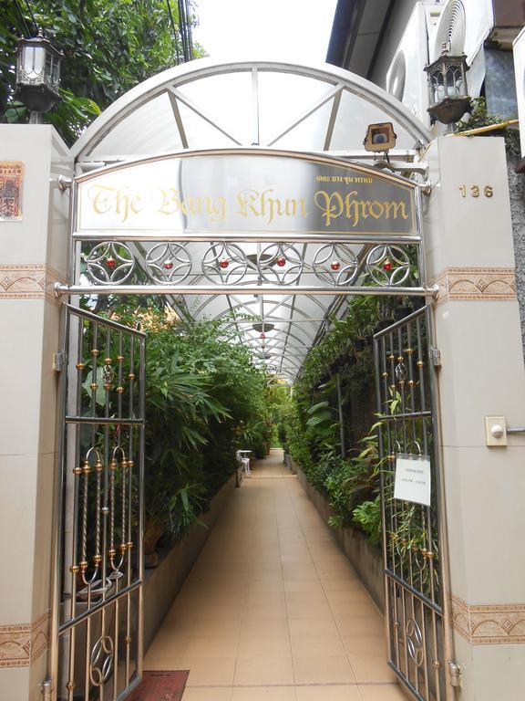 The Bang Khun Phrom Suites Bangkok Buitenkant foto