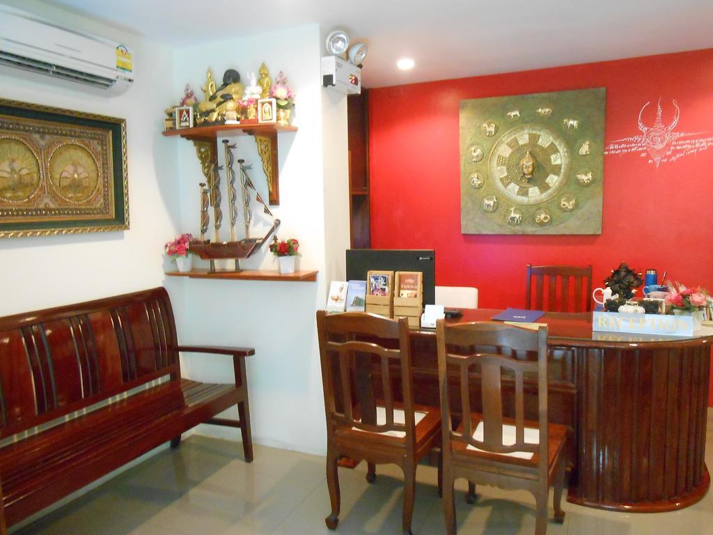 The Bang Khun Phrom Suites Bangkok Buitenkant foto