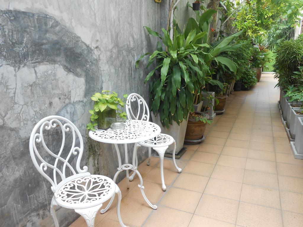 The Bang Khun Phrom Suites Bangkok Buitenkant foto