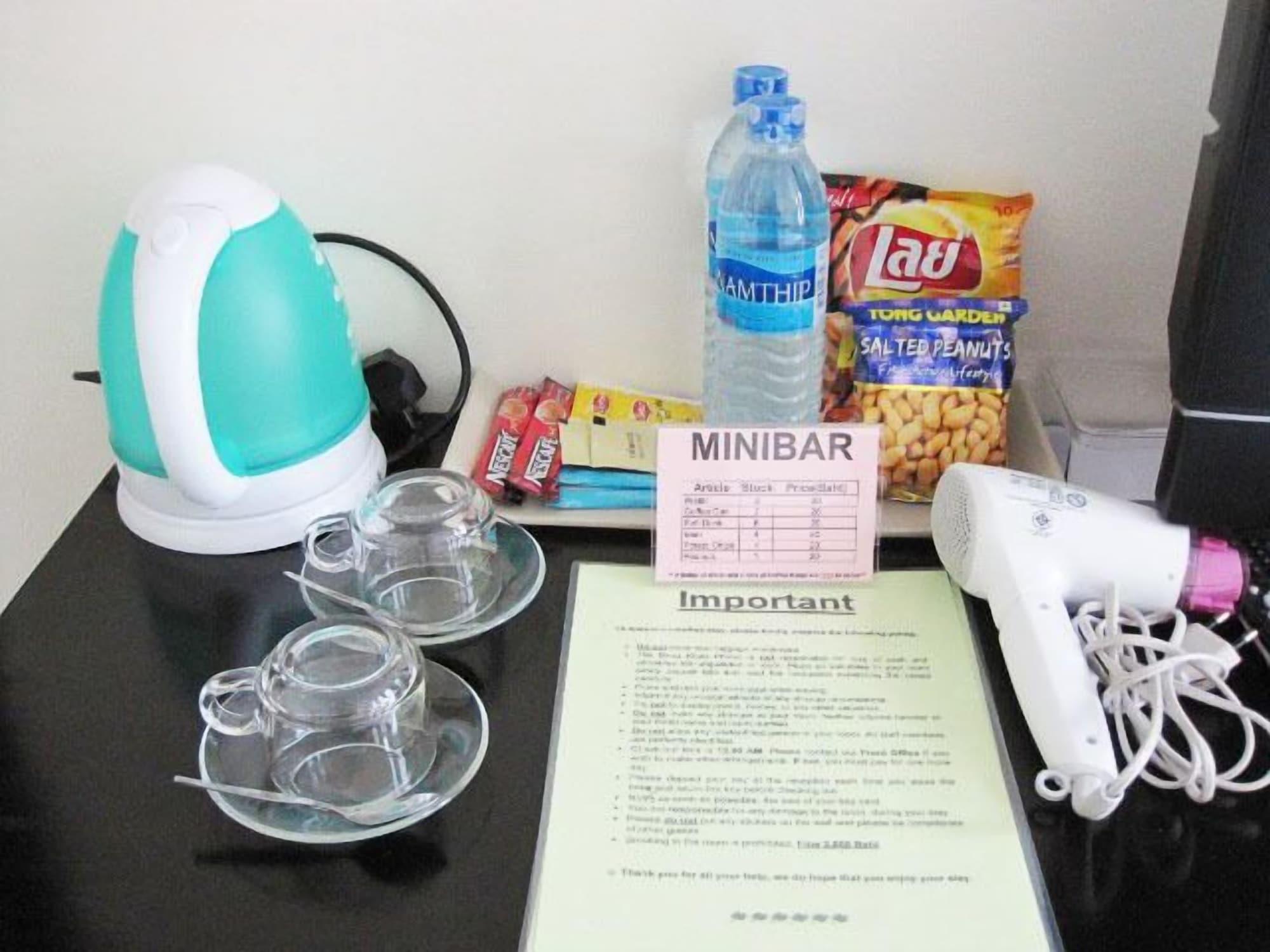 The Bang Khun Phrom Suites Bangkok Buitenkant foto