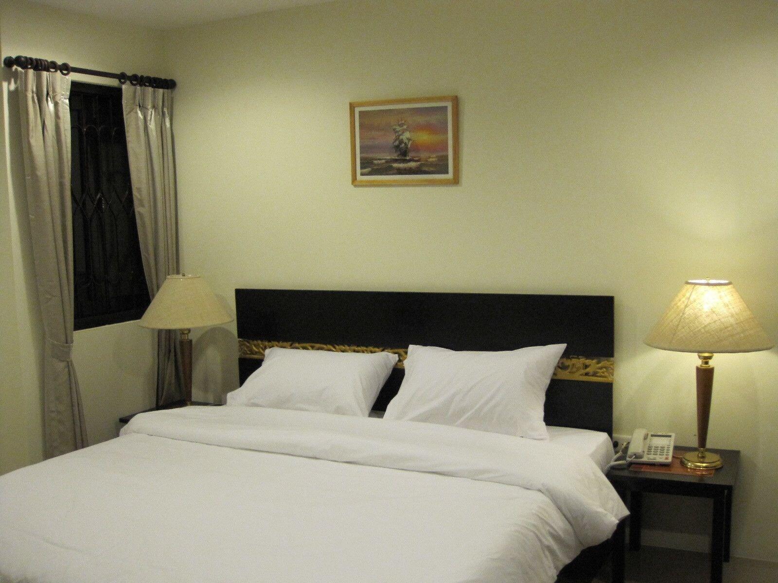 The Bang Khun Phrom Suites Bangkok Buitenkant foto