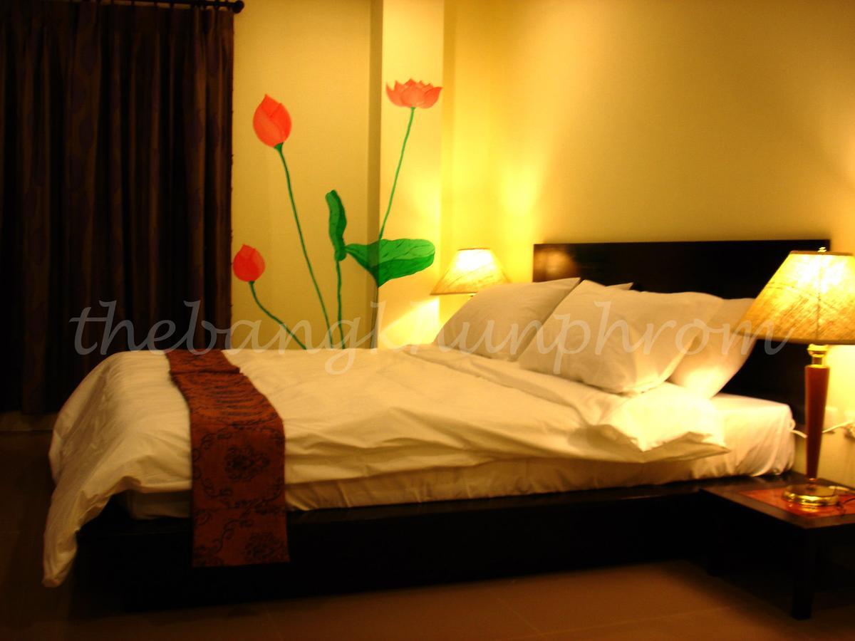 The Bang Khun Phrom Suites Bangkok Buitenkant foto
