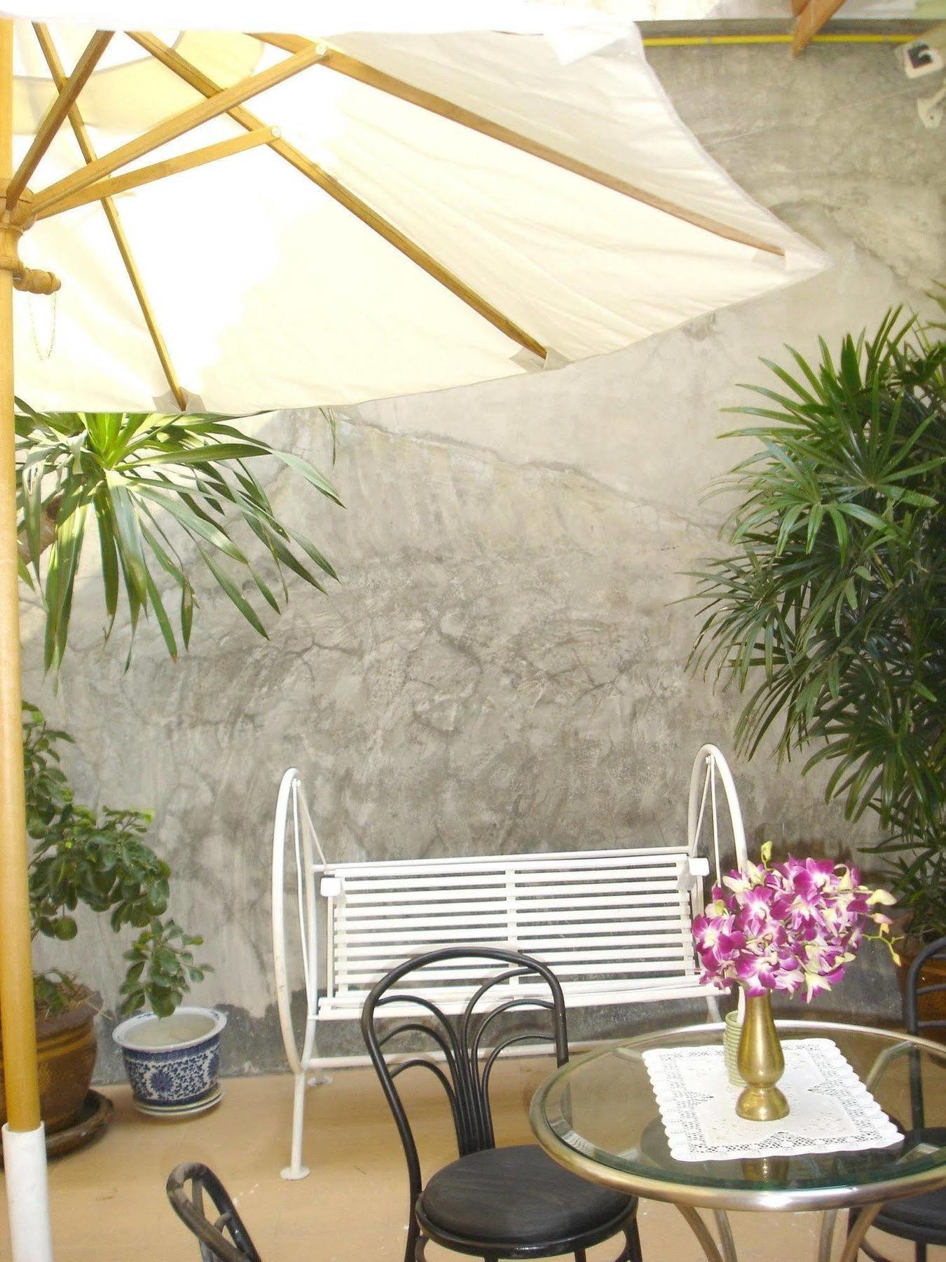 The Bang Khun Phrom Suites Bangkok Buitenkant foto
